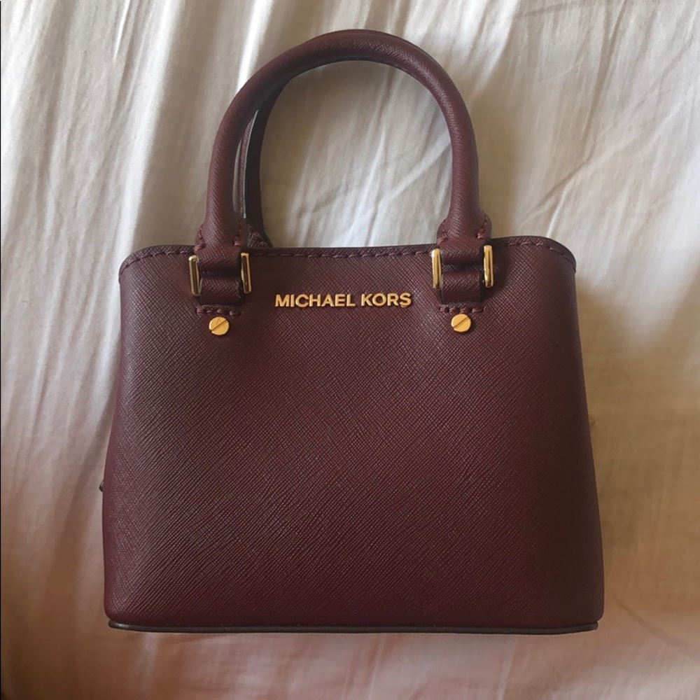 Micheal Kors Mini Savannah in Merlot Xbody 🏵